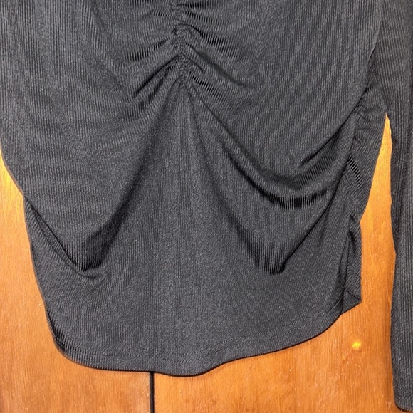 PLUS RUCHED DETAIL KEYHOLE TOP - Picture 7 of 12